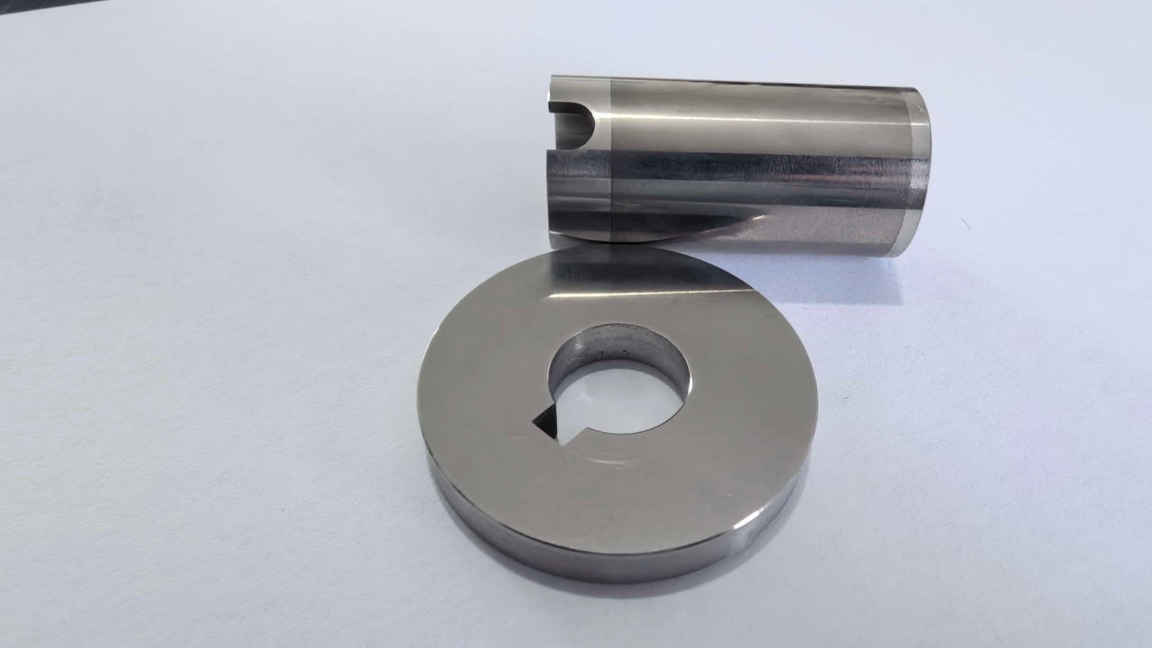 Canned motor pump sleeve and machined washer with Ni60 nickel-based alloy coating and grinding