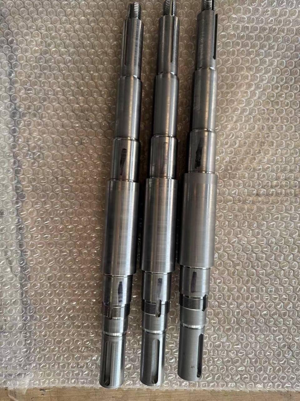 Drawing-based 3Cr13 pump shaft with machining and heat treatment requirements